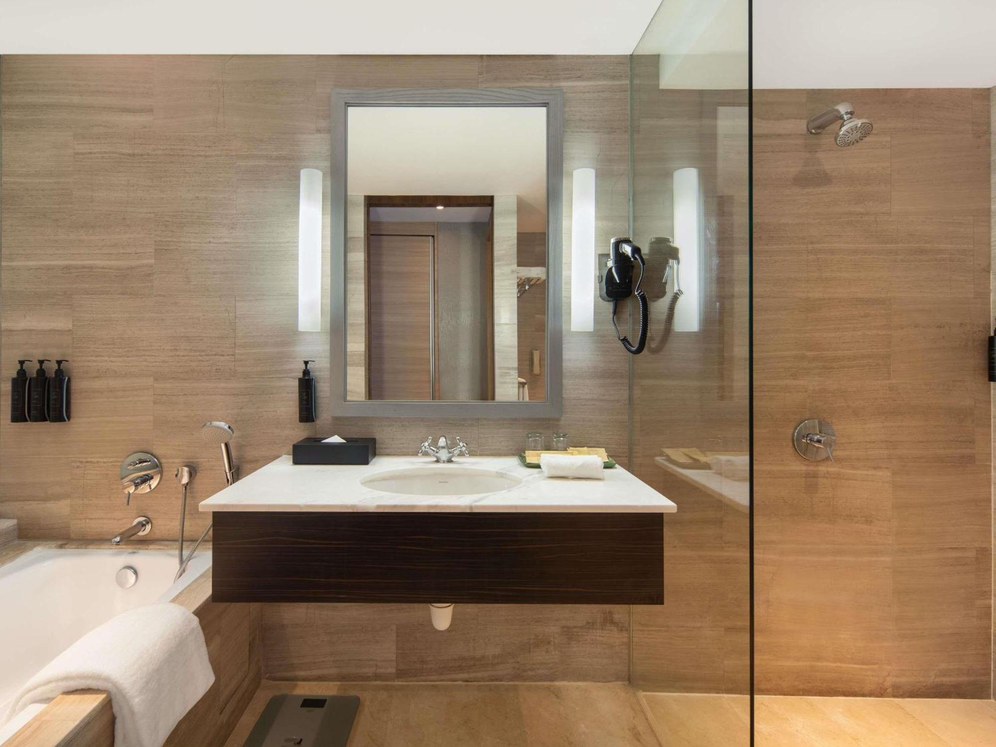 Grand Mercure Singapore Roxy Exterior foto